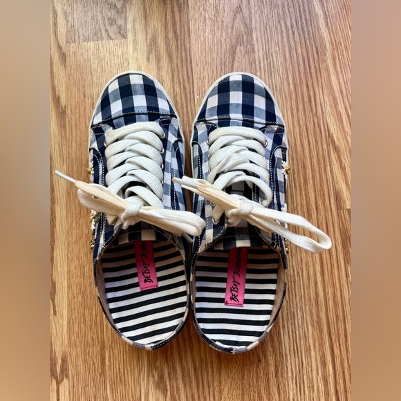 BETSEY JOHNSON Gingham Mule LACE SNEAKERS WITH DAISIES & BEES BLUE WHITE SIZE 6 - Picture 1 of 7